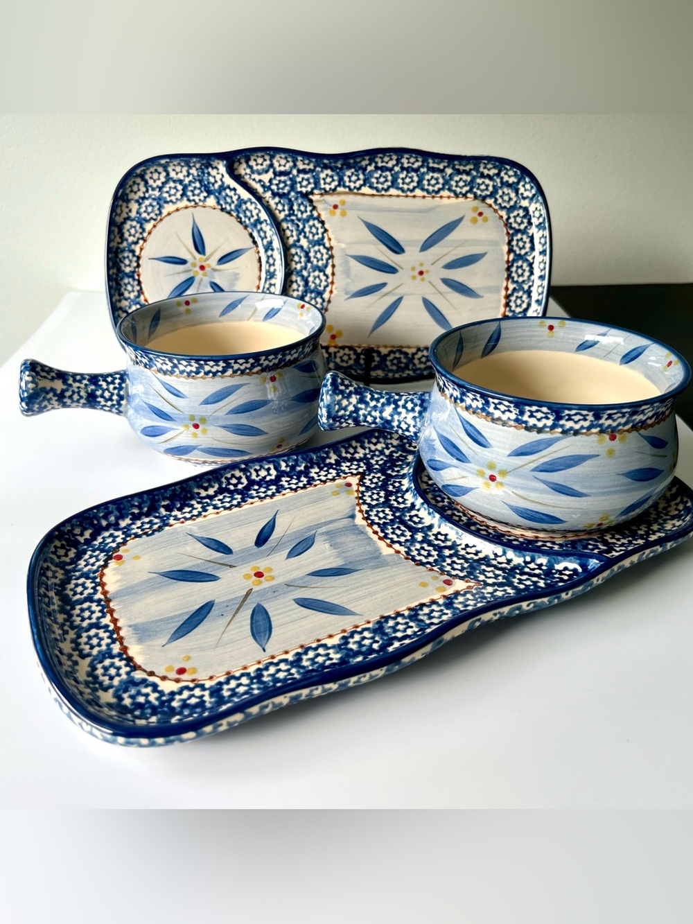 Temp-tations by Tara Old World Blue Soup & Sandwich Set 4 Pc 18 Oz Bowls Trays